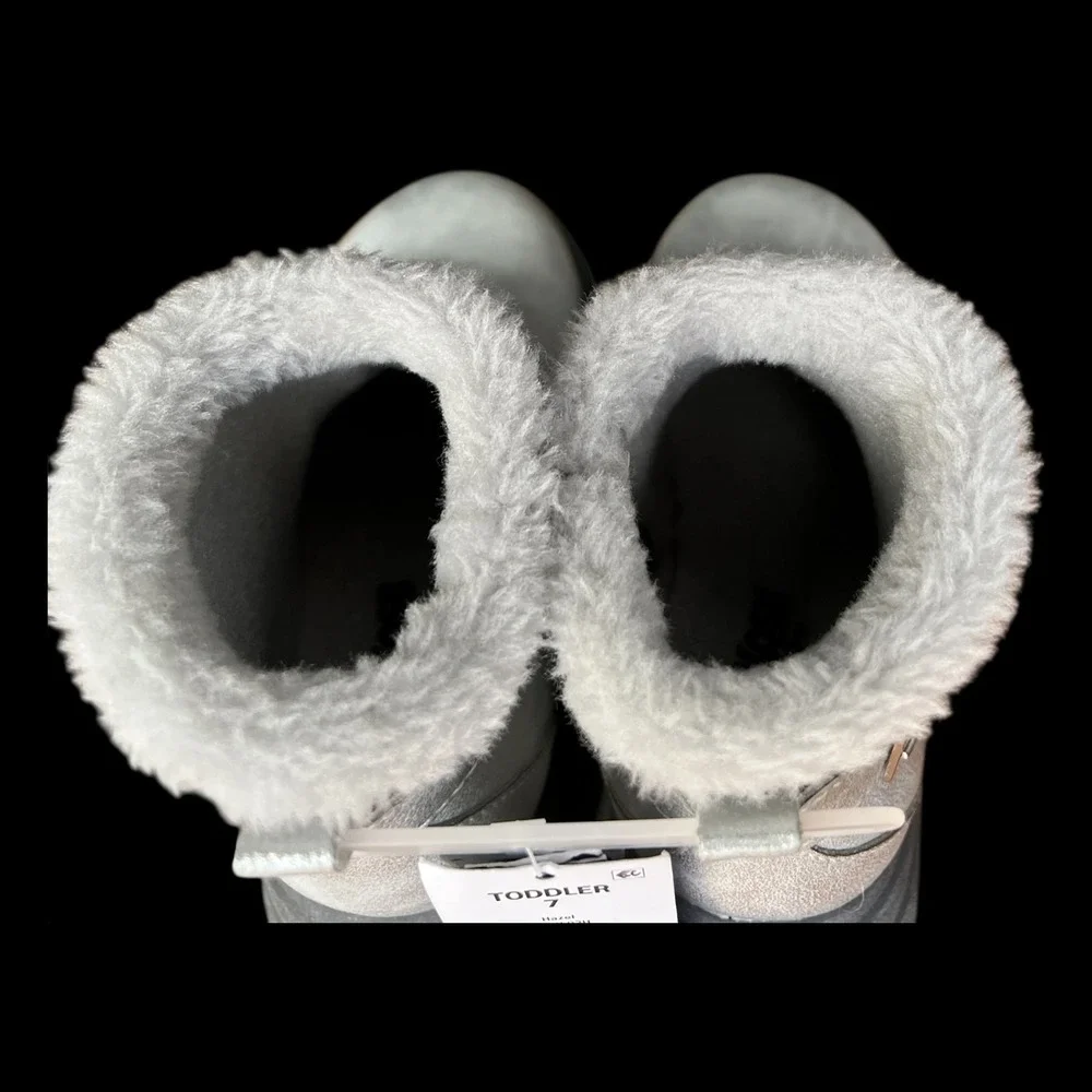 OshKosh B'gosh‎ Toddler Silver Winter Boots Faux Fur Lined Wipe Clean Size 7 NWT
